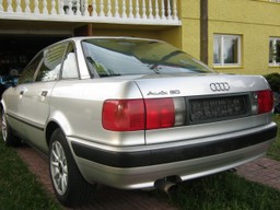 Auto-Welt wystawy modeli kolekcjonerskich Audi 80 B4 wersja podstawowa przód