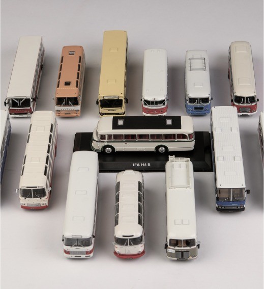 Wystawa modeli Auto-Welt - zbiór autobusów