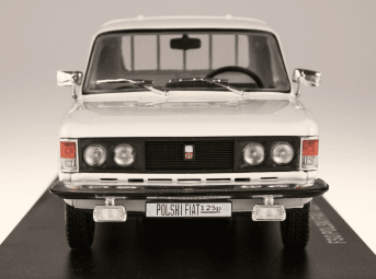Wystawy modeli kolekcjonerskich Auto-Welt Kolekcja kultowych samochodów okresu PRL - Polski Fiat 125p biały