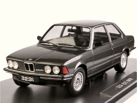 Wystawy modeli kolekcjonerskich - BMW 323i E21 - skos