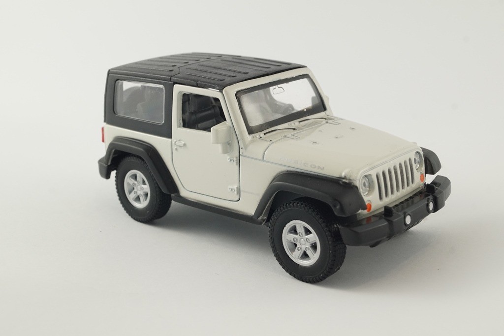 Jeep Wrangier Rubicon (biały) - Samochody dostawcze i terenowe