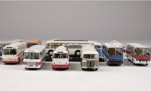 Wystawy modeli kolekcjonerskich Auto-Welt - Autobusy - zbiór front